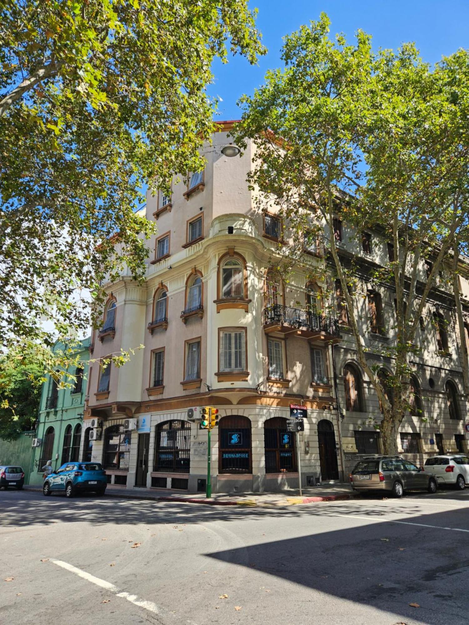 Montevideo Hostel Экстерьер фото