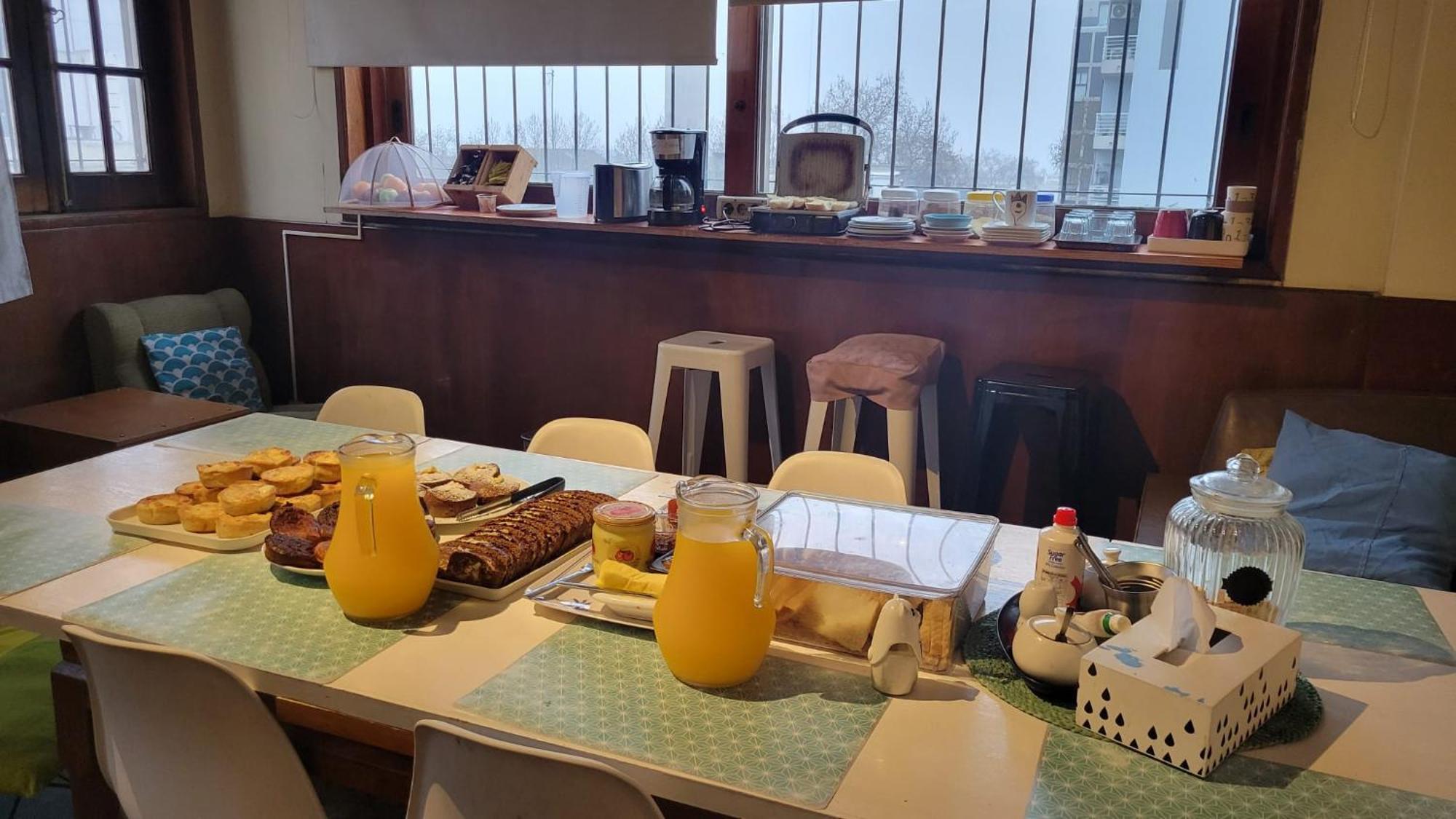 Montevideo Hostel Экстерьер фото